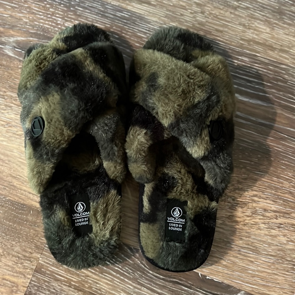 Volcom fuzzy camo slippers